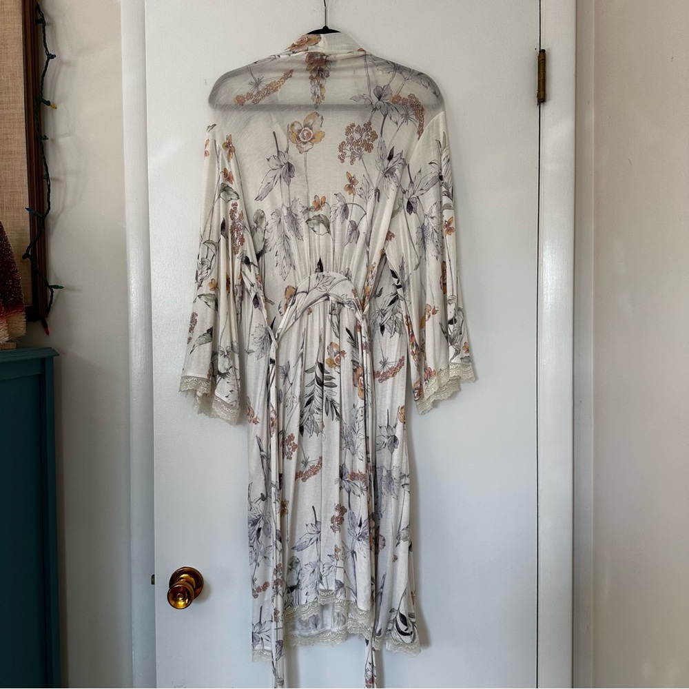 A Pea In The Pod Floral Print Crochet Lace Trim Rayon Robe Womens Medium - Picture 8 of 8